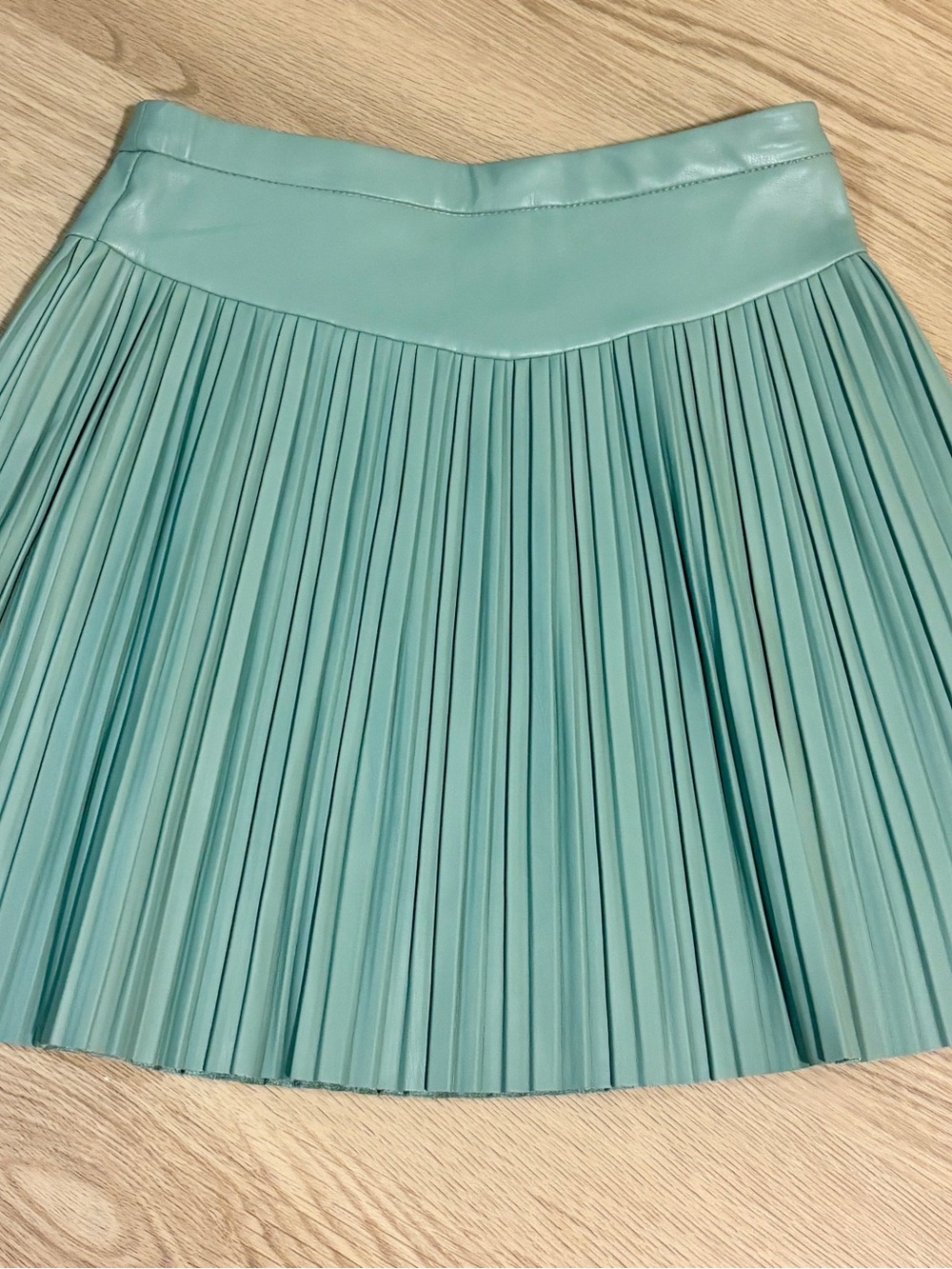 Zara Pleated Faux-Leather Mini Skirt in Mint Green size 11/12